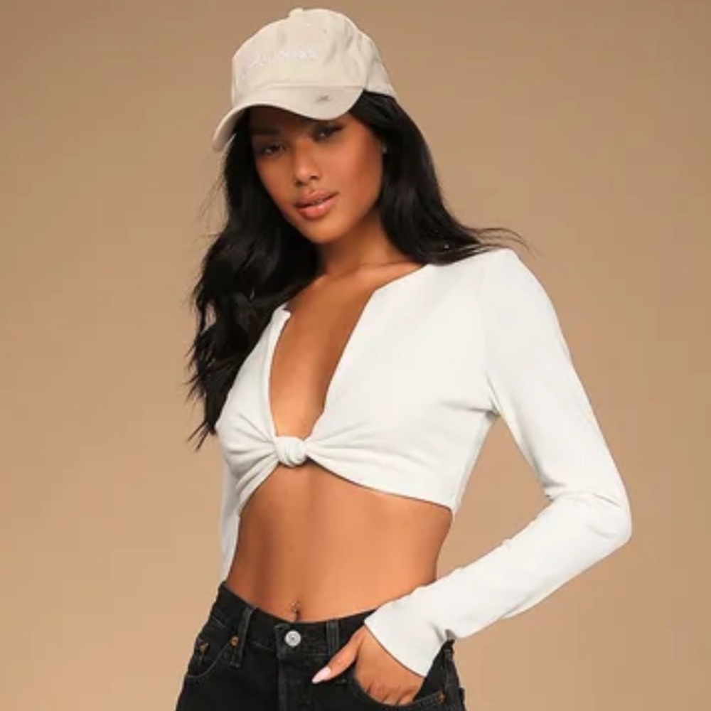 LULUS l Perfectly Trendy White Ribbed Knot-Front Long Sleeve Crop Top